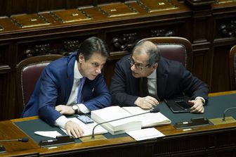 Conte e Tria durante le votazioni&nbsp;