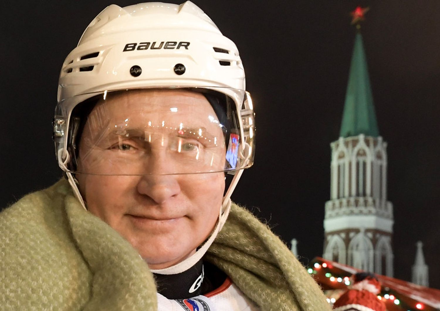 &nbsp;Vladimir Putin gioca a Hockey sulla Piazza Rossa