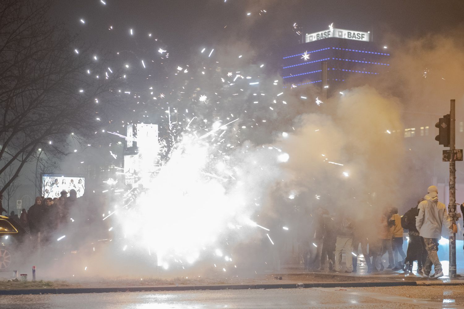 &nbsp;&nbsp;Botti, petardi&nbsp;