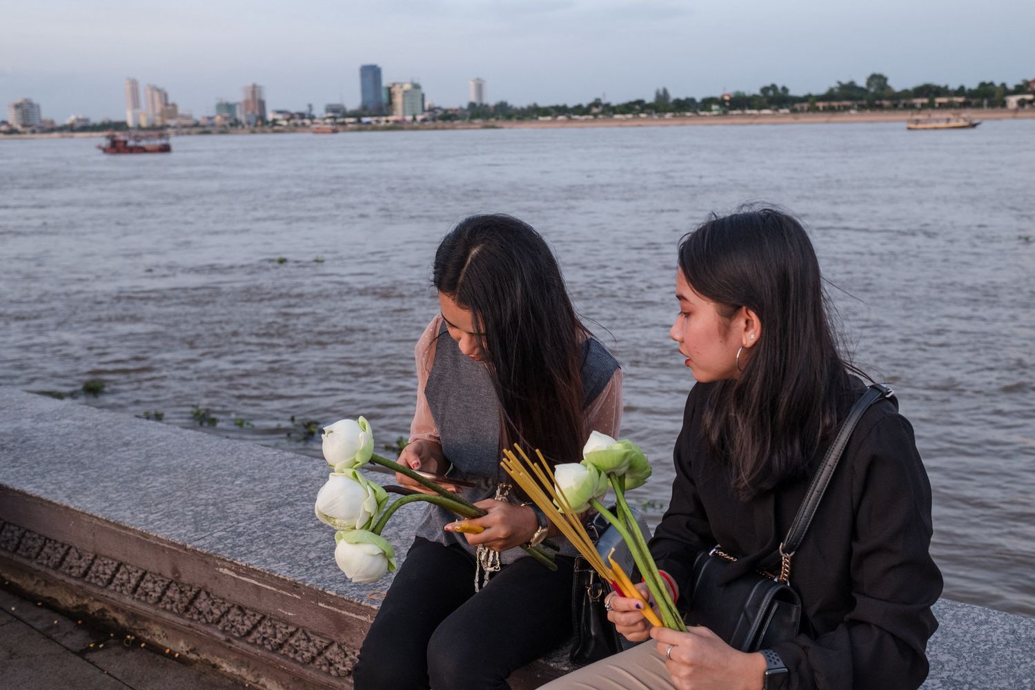 &nbsp;&nbsp;Donne cambogiane