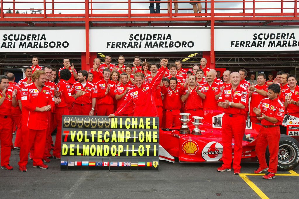 Michael Schumacher festeggia i 7 titoli di campione del mondo di F1 in Belgio nel 2004