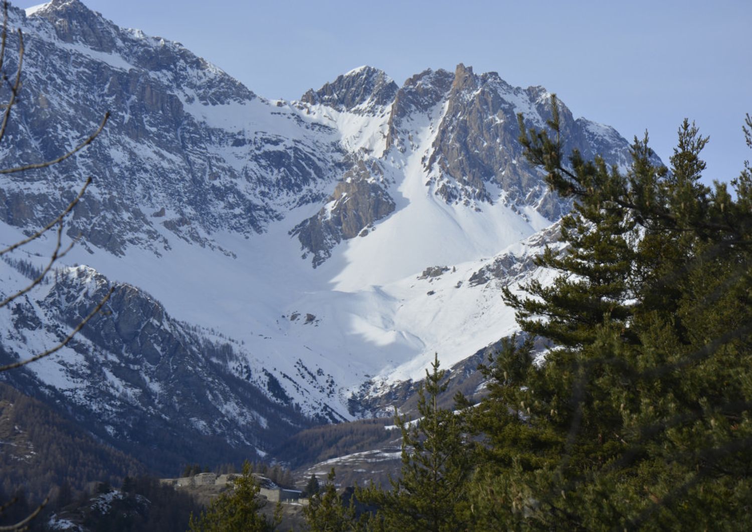 Per la bimba morta sugli sci la Procura di Torino indaga 4 persone