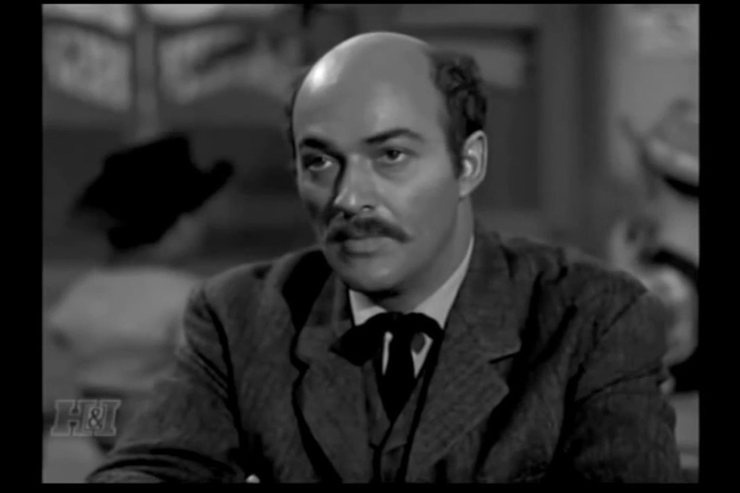 Il personaggio del truffatore Walter Trump nella serie tv Trackdown &egrave; interpretato da Lawrence Dobkin