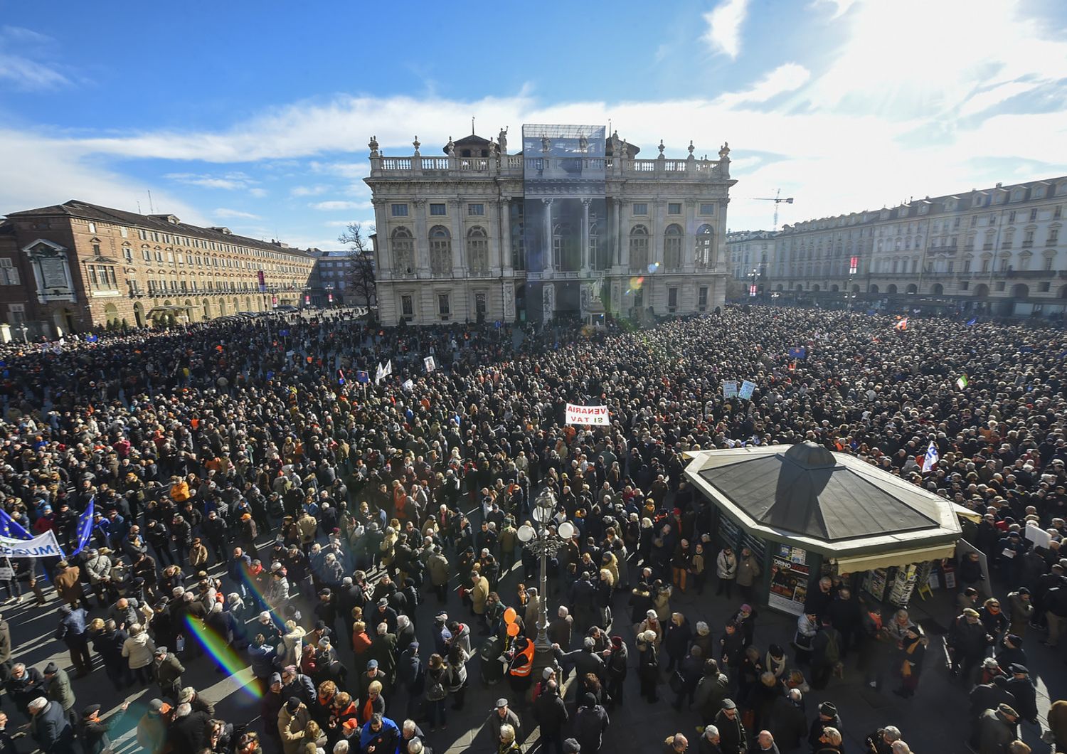 &nbsp;&nbsp;Piazza Castello, Torino, durante la manifestazione S&igrave; Tav&nbsp;