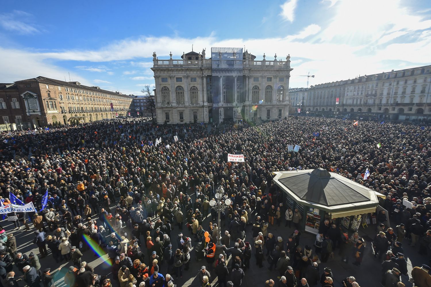 &nbsp;&nbsp;Piazza Castello, Torino, durante la manifestazione S&igrave; Tav&nbsp;
