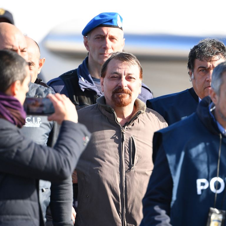 Cesare Battisti atterrato a Ciampino