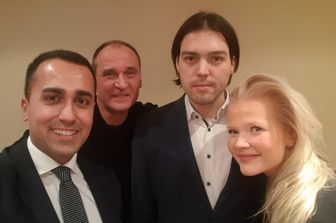 Luigi Di Maio con&nbsp;il polacco Pawel Kukiz, il croato Ivan Sincic e la finlandese Karolina Kahonen