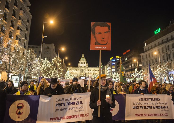 Manifestazione a Praga per i 50 anni del sacrificio di Jan Palach