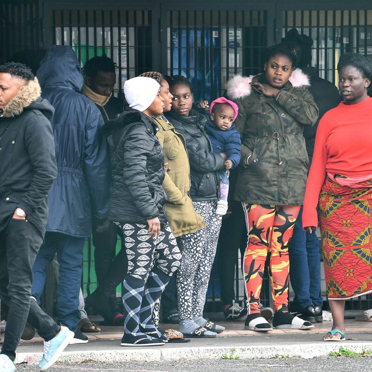 &nbsp;&nbsp;Migranti in attesa di trasferimento (foto di repertorio)