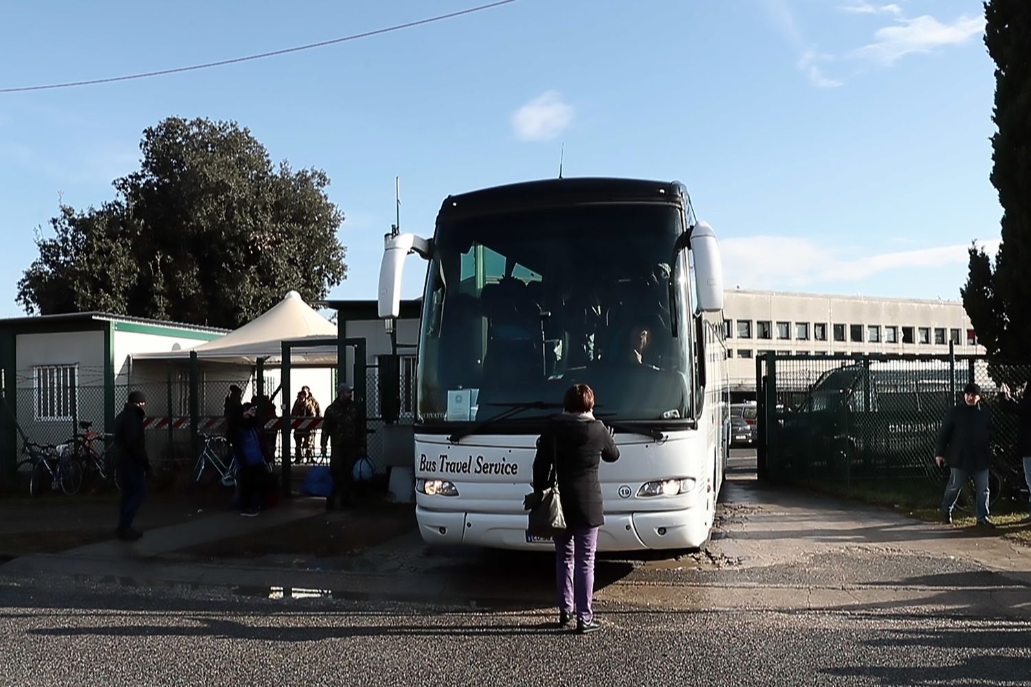&nbsp;Rossella Muroni davanti al Cara di Castelnuovo di Porto