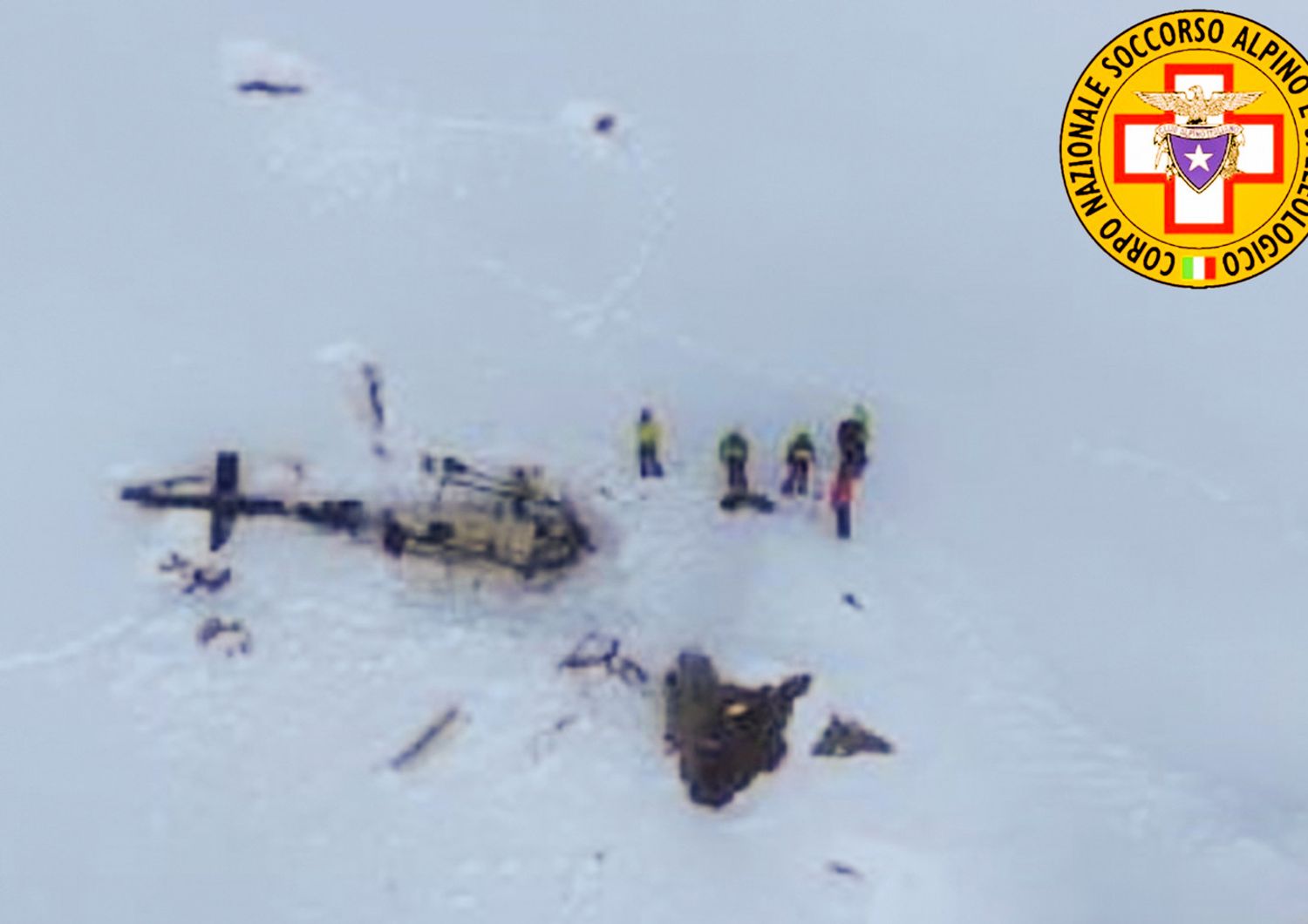 Collisione tra un elicottero e un aereo da turismo in Val d&#39;Aosta: 5 morti