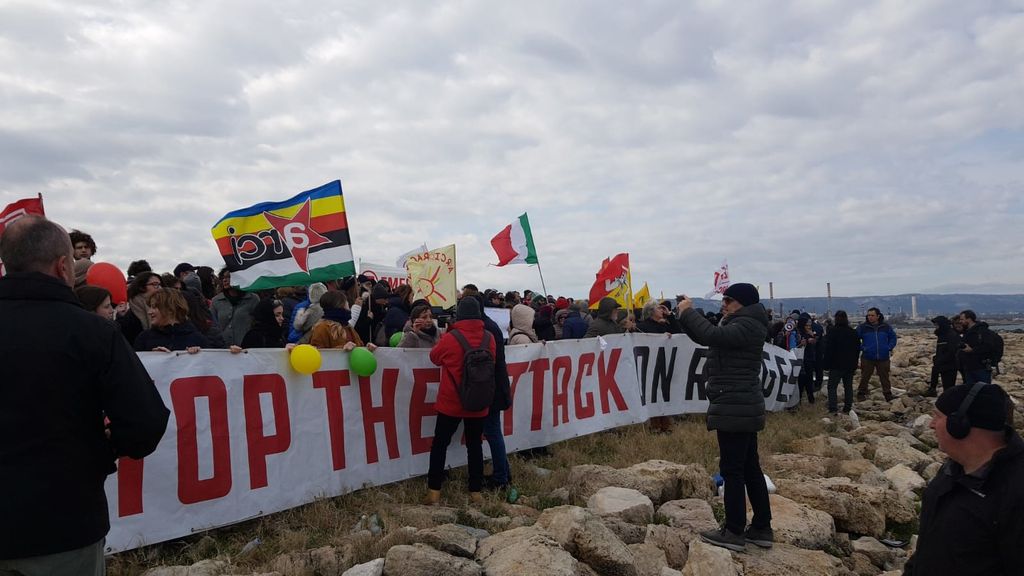 &nbsp; Manifestazione in spiaggia pro-sbarco migranti - Siracusa