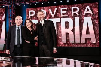 Rai 2, trasmissione televisiva Povera Patria, nella foto Annalisa Bruchi con Aldo Cazzullo e Alessandro Giuli