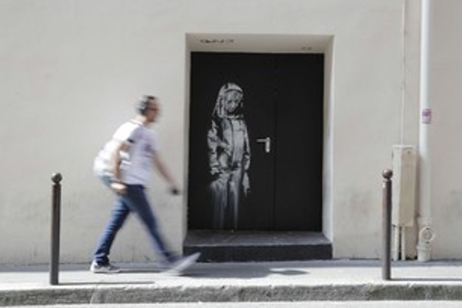 &nbsp;La porta dipinta da Banksy al Bataclan