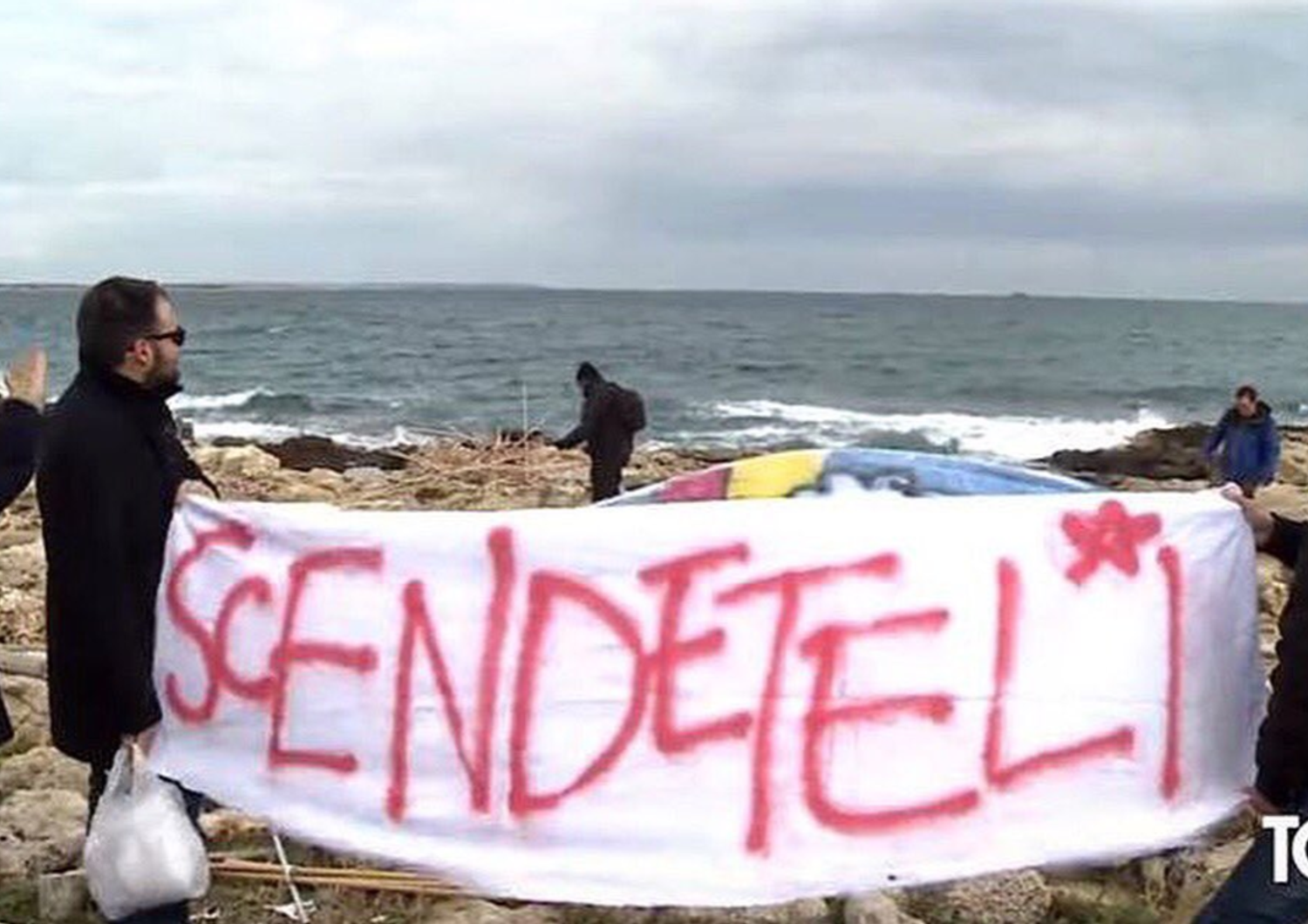 &nbsp;Uno striscione esposto per i migranti a bordo della Sea Watch