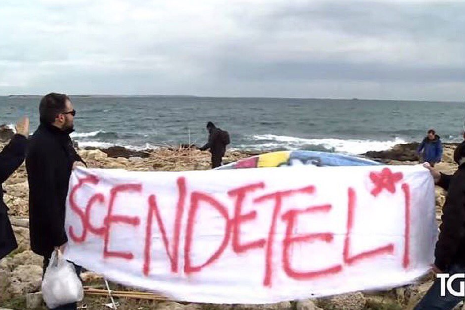 &nbsp;Uno striscione esposto per i migranti a bordo della Sea Watch