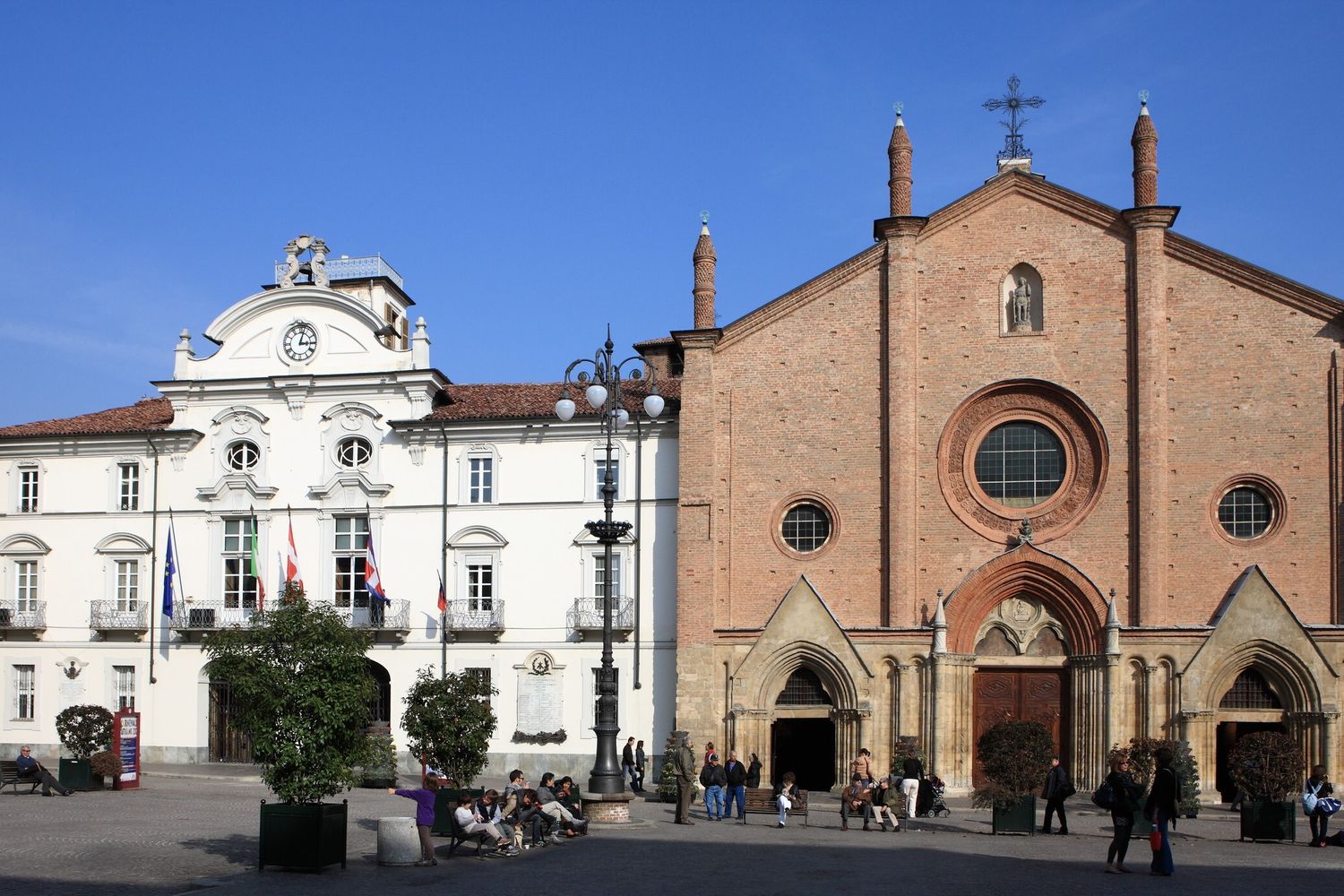 &nbsp;Il Comune e la Collegiata di Asti