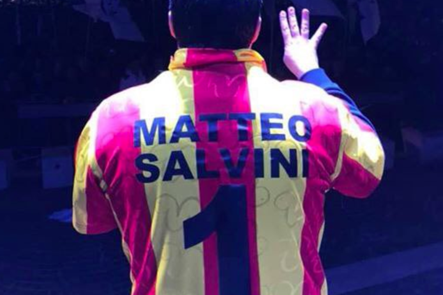 Matteo Salvini indossa la maglia del Giulianova