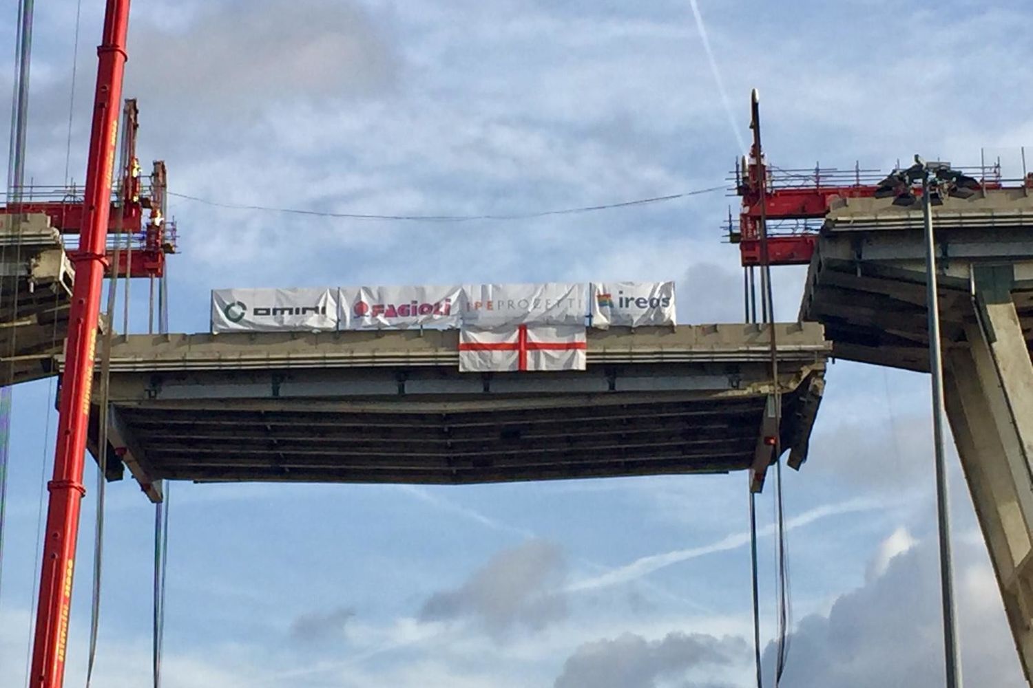 Operazioni demolizione ponte Morandi