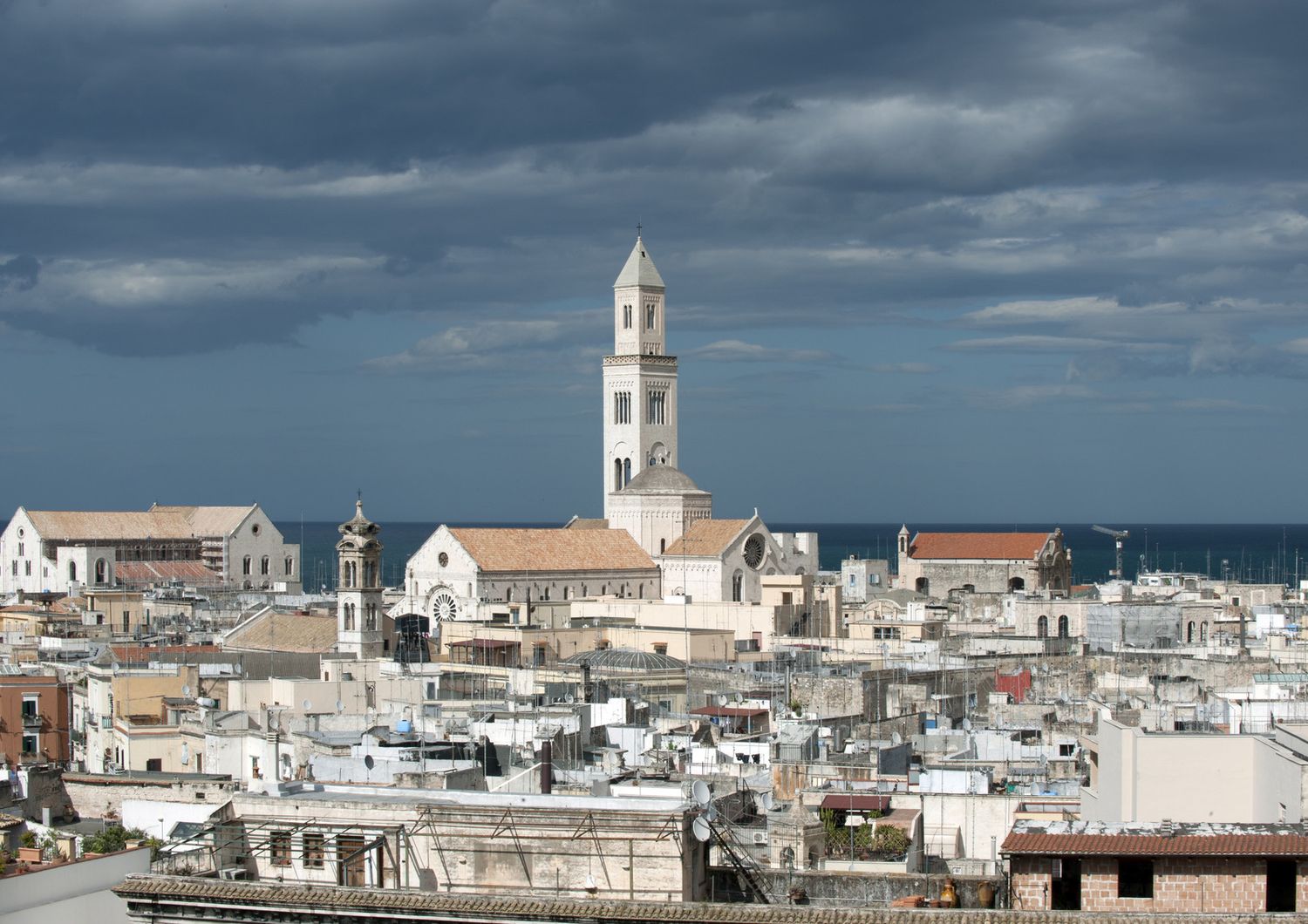 Panoramica di Bari con la cattedrale di San Nicola