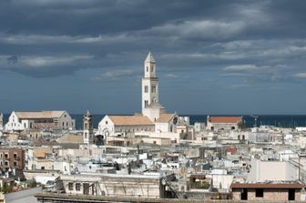 Panoramica di Bari con la cattedrale di San Nicola