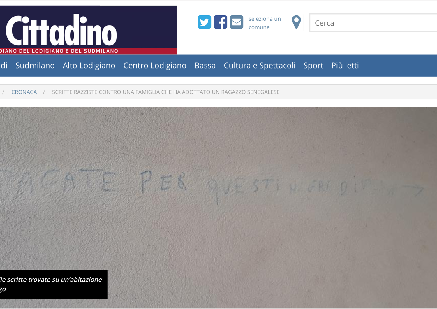 Adottano senegalese, scritte razziste contro famiglia milanese
