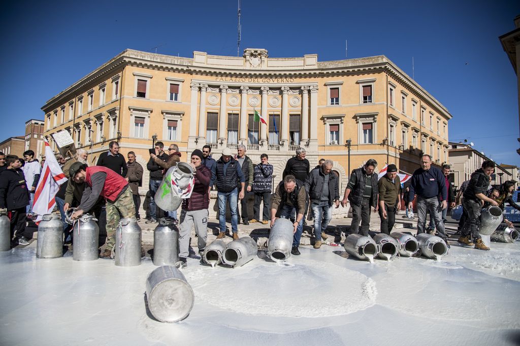 La protesta dei pastori sardi a Roma