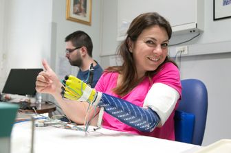 mano bionica artificiale made in italy