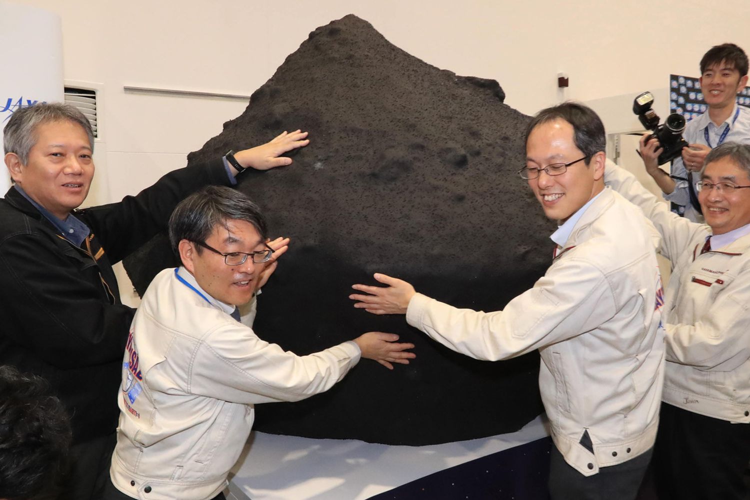 Il team di scienziati giapponesi che ha progettato la sonda&nbsp;Hayabusa2