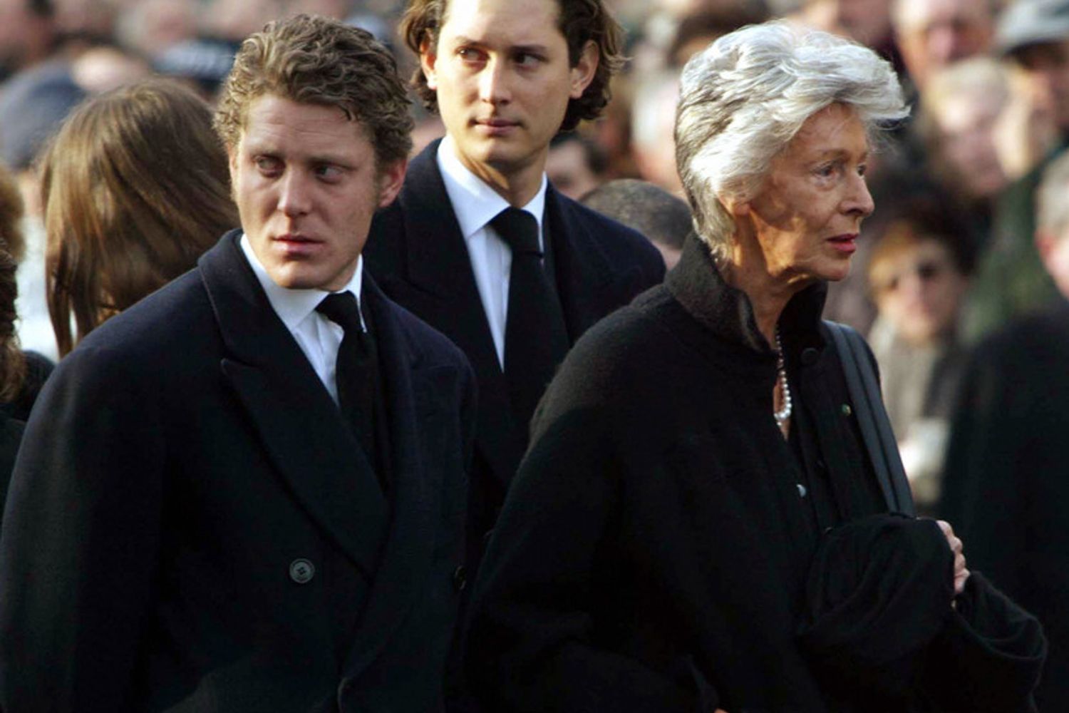 Marella Agnelli con i nipoti John e Lapo Elkann