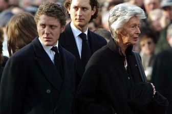 Marella Agnelli con i nipoti John e Lapo Elkann