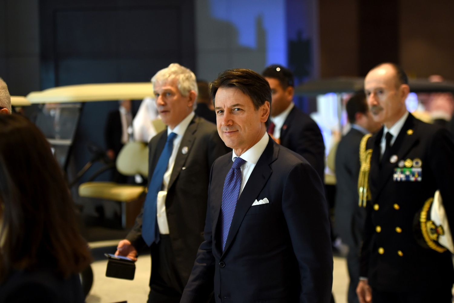 Giuseppe Conte arriva al vertice tra l'Unione europea e la Lega Araba