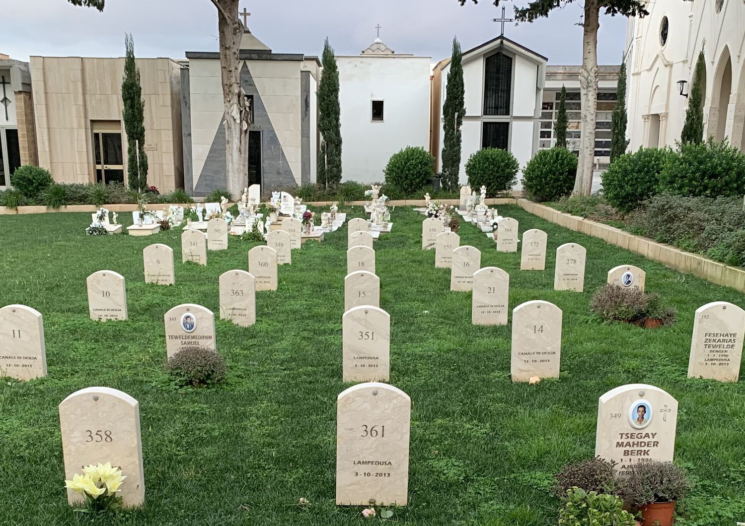 L'area del cimitero di Castellammare del Golfo riservata ai migranti morti in mare