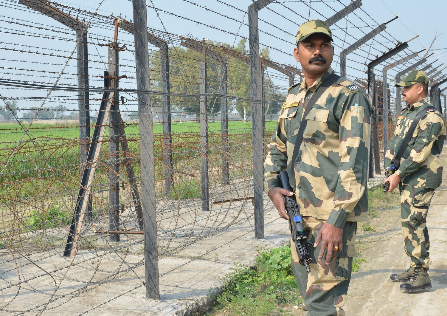 Guardie di frontiera indiane al confine con il Pakistan