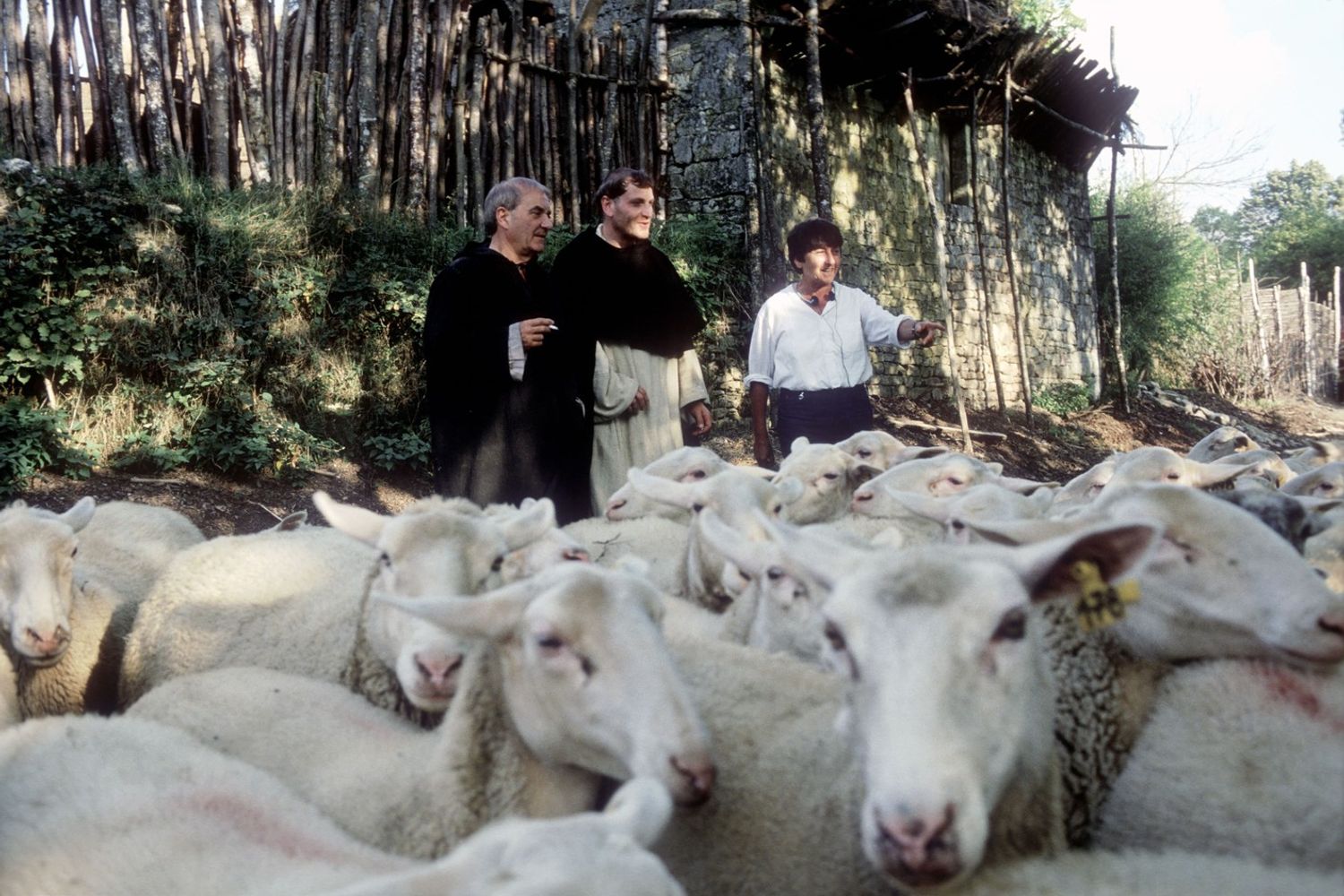 Una scena del film 'Le Moine et la Sorci&egrave;re' di Suzanne Schiffman (1987)