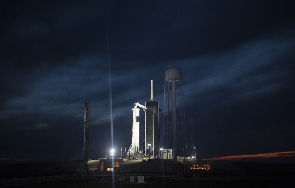 Falcon 9 con la capsula Crew Dragon di Space X