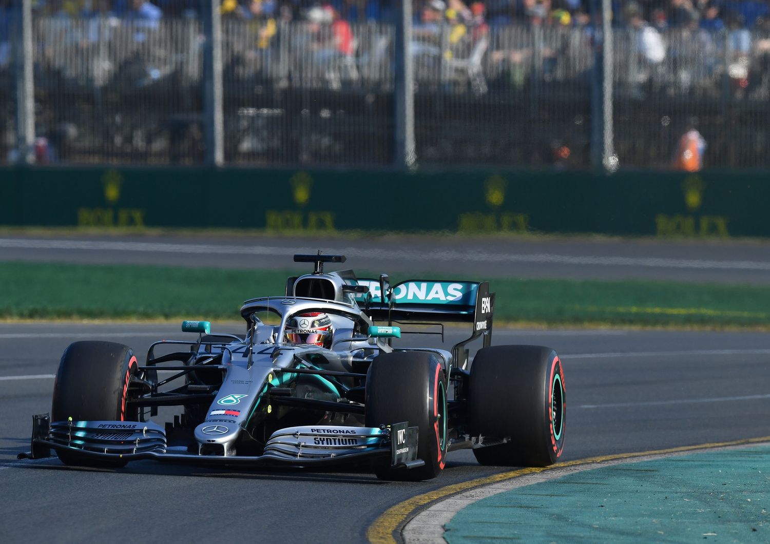 Lewis Hamilton sul circuito di Melbourne