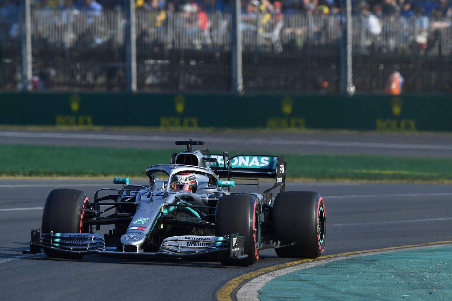 Lewis Hamilton sul circuito di Melbourne