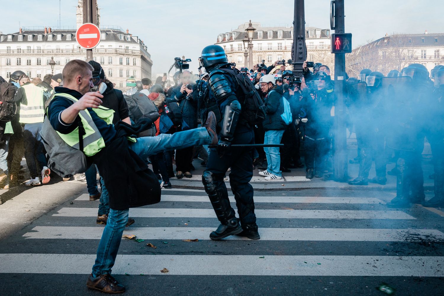 Gli scontri di Parigi di sabato 16 marzo