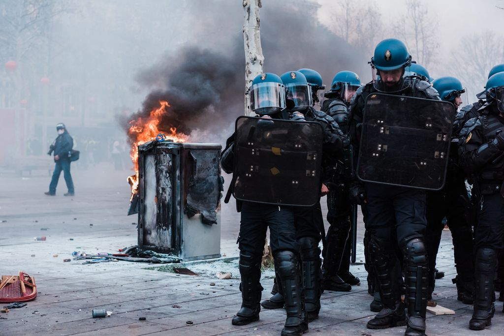 Gli scontri di Parigi di sabato 16 marzo