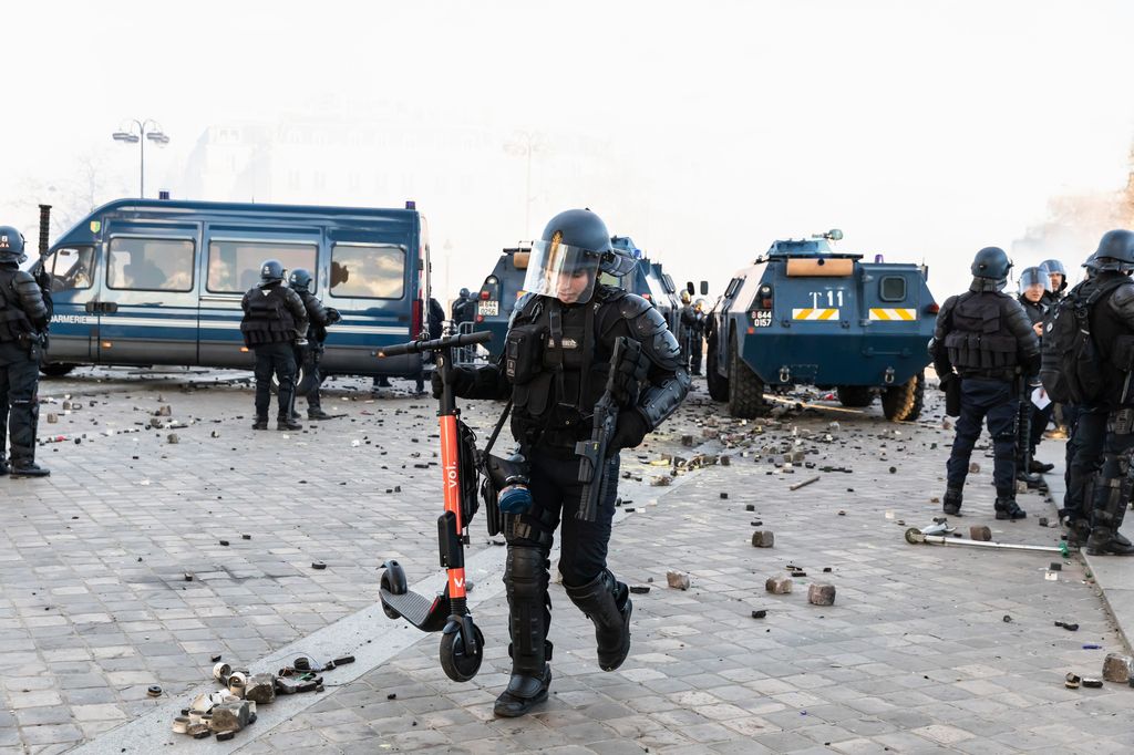Gli scontri di Parigi di sabato 16 marzo