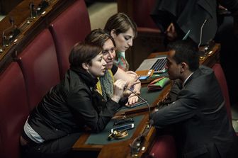 Nella foto i banchi del Movimento 5 stelle, Maria Marzana (C), Dalila Nesci(dx), Luigi Di Maio&nbsp;