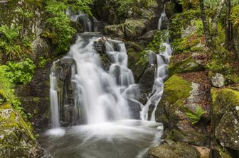 La cascata nel parco naturale di Cevennes, in Francia