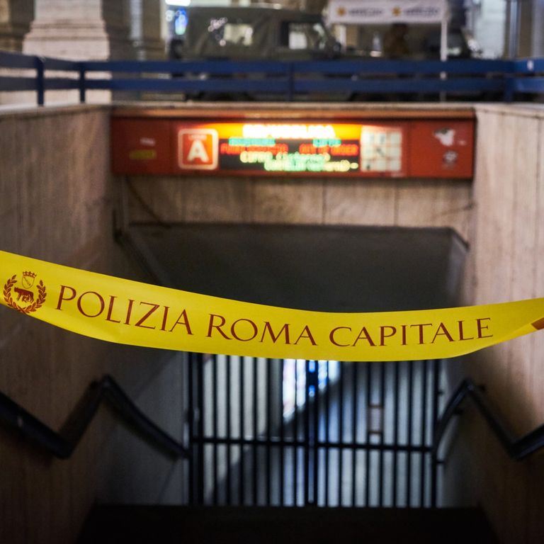 La fermata di Repubblica sulla linea A della metropolitana di Roma chiusa da ottobre 2018