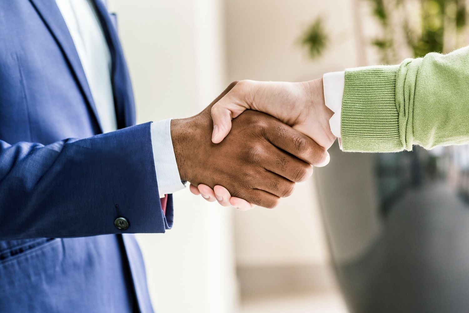 stretta mano accordo affari contratto economia