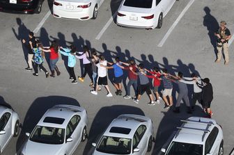 Studenti sgomberati durante il massacro di Parkland