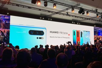 La presentazione del Huawei P30 Pro a Parigi