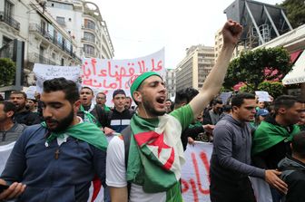 Una manifestazioni di studenti ad Algeri del 26 marzo 2019