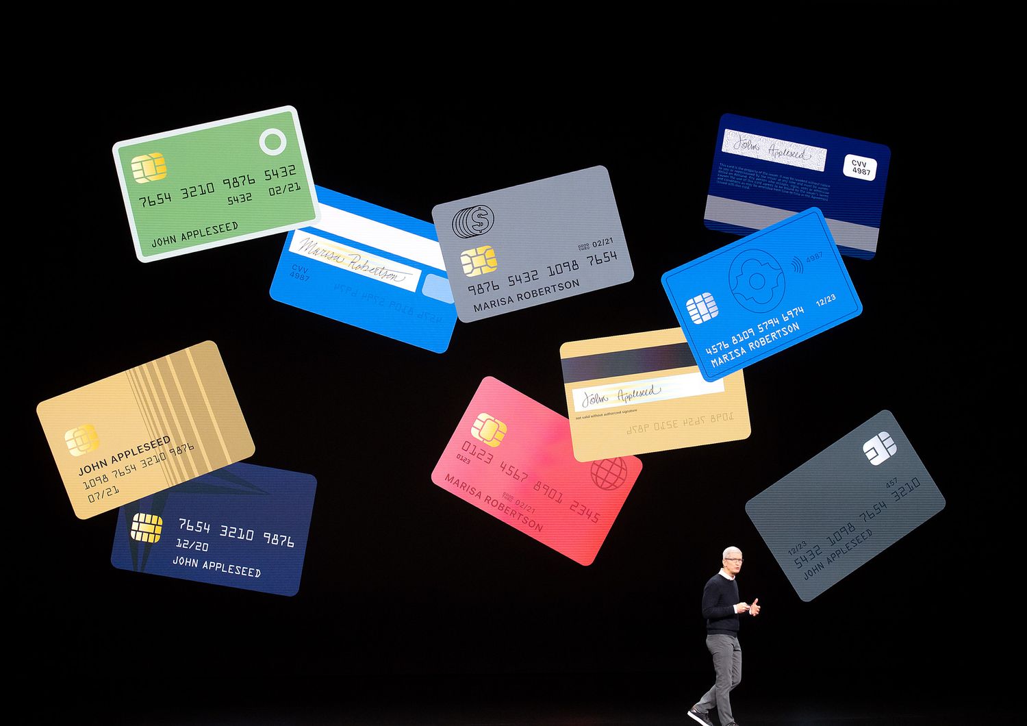 Tim Cook presenta la Apple Card nell'evento del 25 marzo a Cupertino