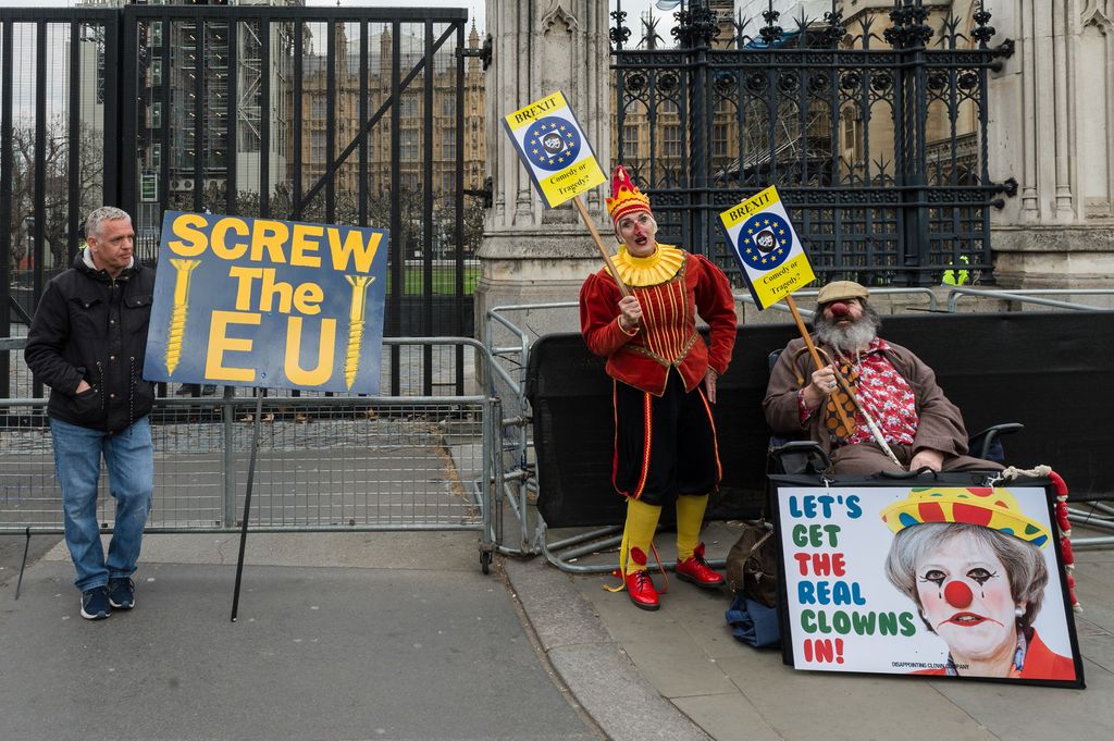 Brexit, manifestanti pro e contro l'uscita del Regno Unito dall'Ue nel cuore di Londra (Wiktor Szymanowicz/AFP)